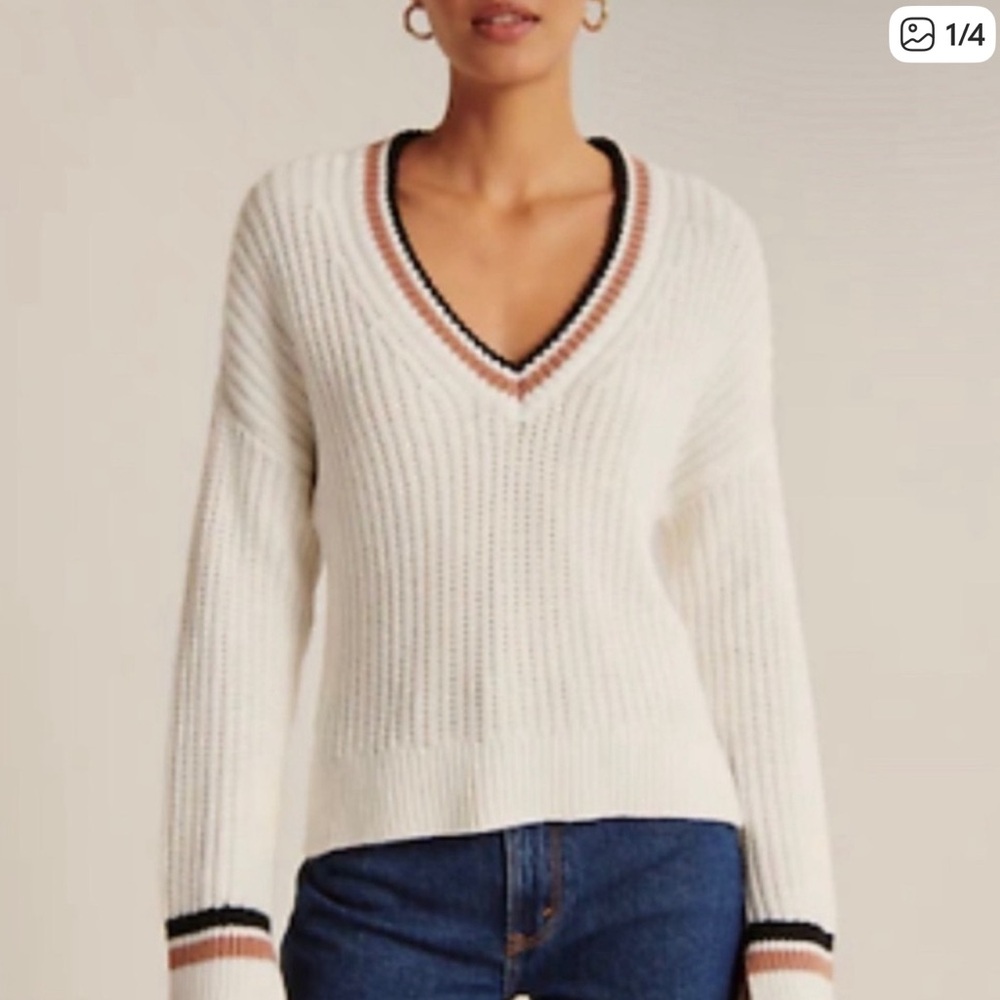 Abercrombie Easy Tipped V-Neck Sweater